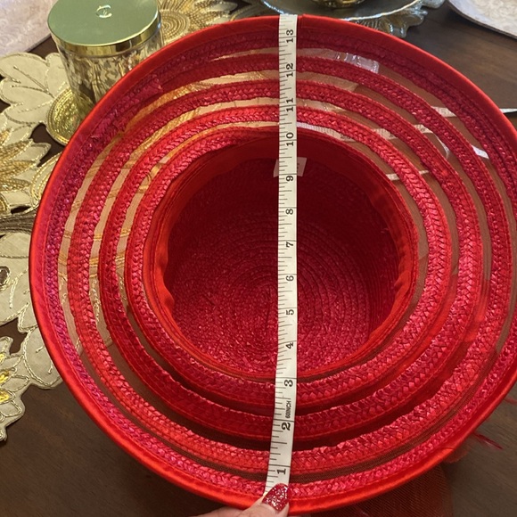 🌹Red Vintage woman’s 💯 draw dress hat with feathers and big side Rose 13.5”RND - Picture 8 of 12